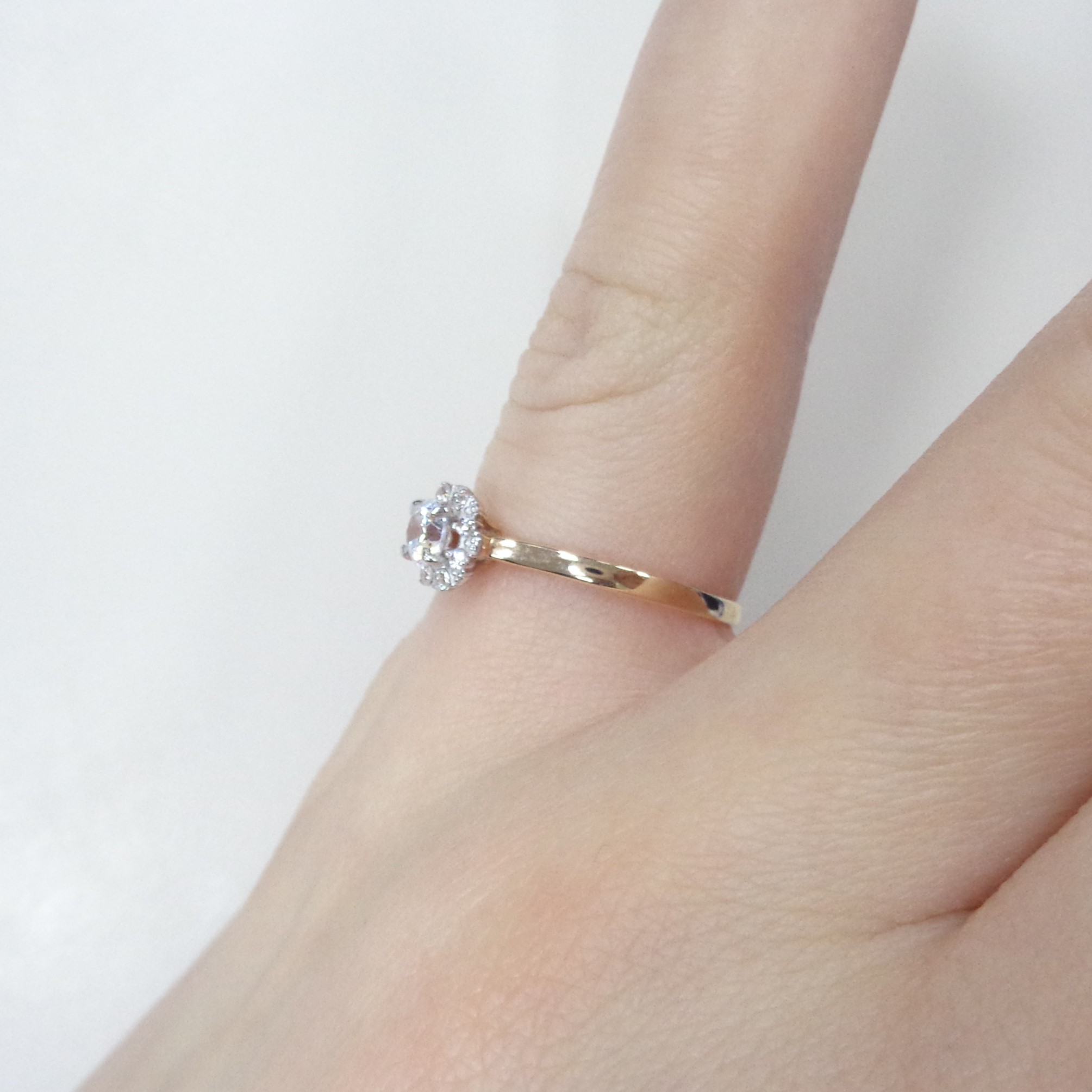 Золотое кольцо 585 пробы; родий; вставки Россыпь Фианит бесцв.;